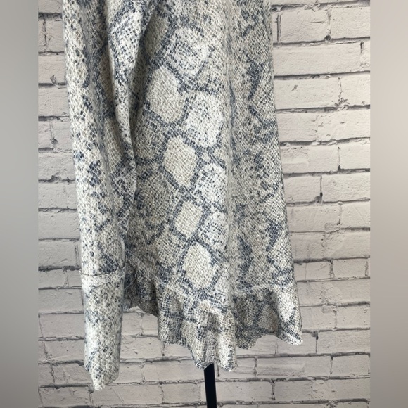 Maurice’s Python Snake Print Cardigan Sweater size Medium - Picture 10 of 11